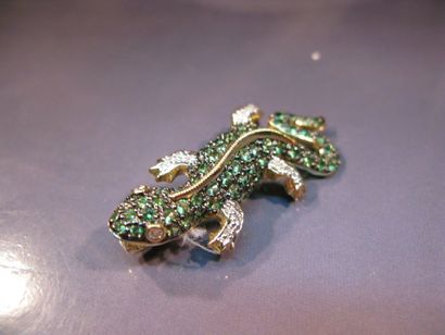 null Broche pendentif salamandre en or deux tons pavée de grenats verts tsavorites...