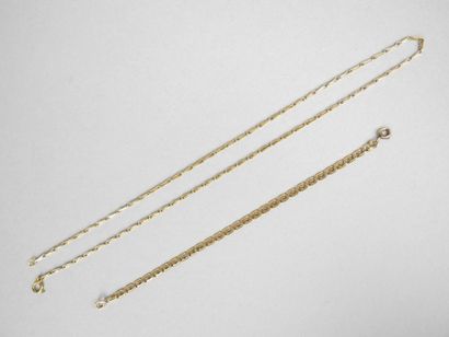 null Fin COLLIER en or jaune 18K, les maillons entrelacés. Long.: 47 cm - Poids:...