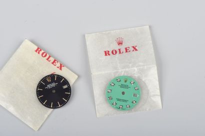 null Deux CADRANS de montre ROLEX. L'un à fond noir pour ROLEX OYSTER PERPETUAL DATE...