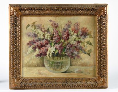 null École du XX siècle Bouquet de lilas dans un vase.Huile sur panneau d'isorel,...