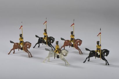 BRITAINS SOLDIERS. Ensemble de cinq figurines...