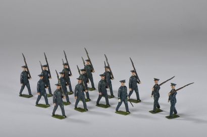 BRITAINS SOLDIERS. Ensemble de quinze soldats...