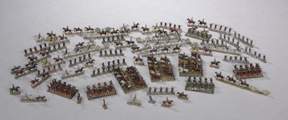 Jeux de guerre en mini figurines plates d'étain....