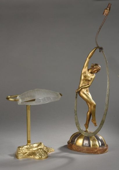 Lampe de bureau en bronze doré ornée de rameaux,...