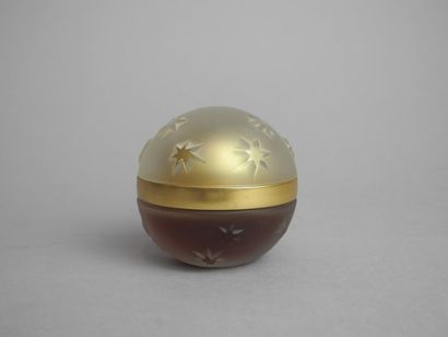 null LANCOME. Flacon sphère magique, contenant "Magie noire". Diam. : 6,5 cm