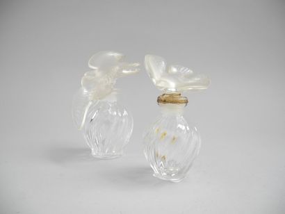 null NINA RICCI "L'air du temps" (1948). Deux flacons en cristal incolore Lalique....
