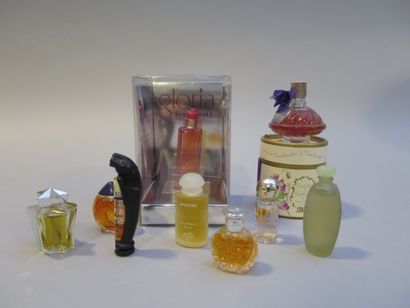 null Divers parfumeurs, années 90. Assortiment d'environ 20 miniatures de parfum...