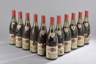 null 11 bouteilles Volnay Regoureon 1974 (es, ela, 1 sm LB, 1 bouchon tombant MB,...