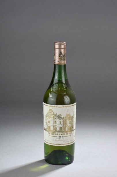 null 1 bouteille ch. Haut Brion, 1° cru Pessac-Léognan 1983 (Blanc, LB)