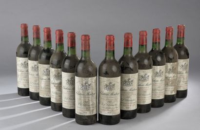 null 12 bouteilles ch. Montrose, 2° cru St-Estephe 1983 (es)