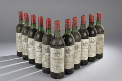 null 11 bouteilles ch. Montrose, 2° cru St-Estephe 1983 (es, 7 TLB, 4 LB)