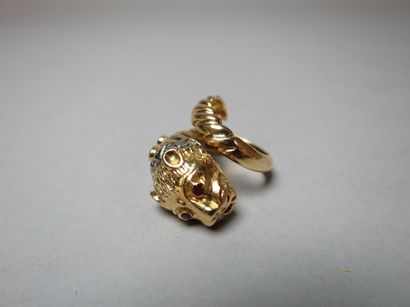 null BAGUE à tête de lion en or jaune et or gris 18K, les yeux, le cou et le dos...