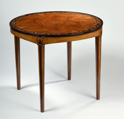 Léon JALLOT (1874 - 1967) Table volante en placage de loupe d’orme, ébène et bois...