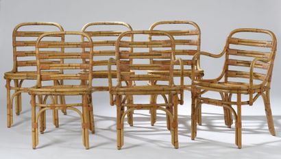 Roger LANDAULT (1919-1983) Suite de quatre chaises et deux fauteuils en rotin, le...