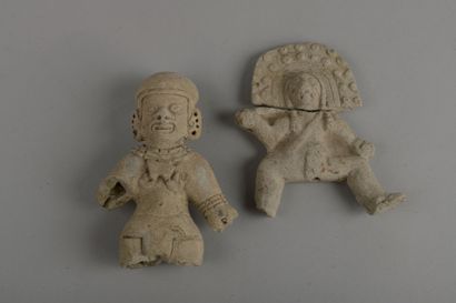 null Deux grandes figurines anthropomorphes. Culture Tumaco-La Tolita. Equateur....