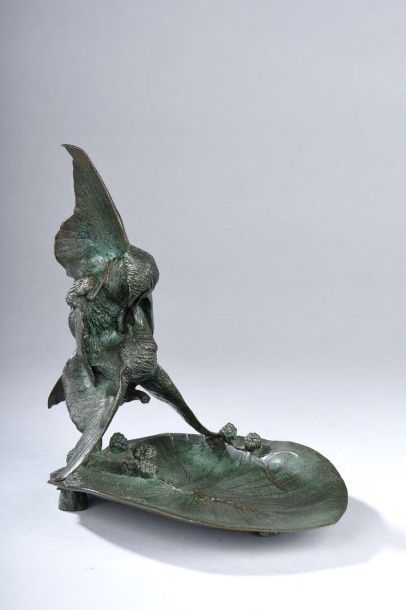 null Auguste Nicolas CAIN (1821-1894). Vide-poche en bronze patiné verte. Couple...