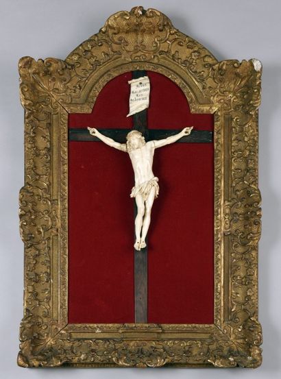 null NON VENU
Crucifix du Christ vivant en ivoire sculpté (bras détachés et manques...