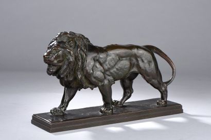 D'après Antoine Louis BARYE (Paris, 1796 - Paris, 1875) Lion qui marche (avec plinthe...