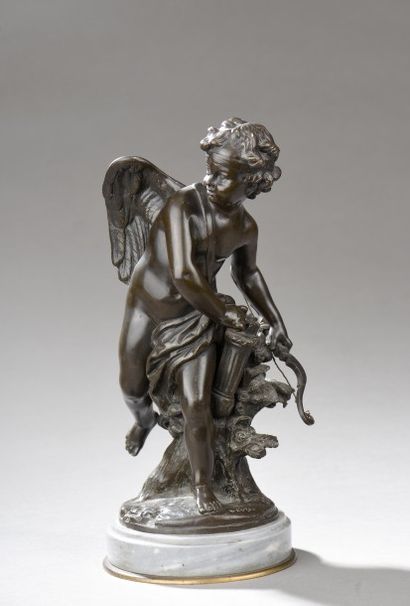 École Française du XIXe siècle Bronze patiné figurant l'amour à l'arc, signé SÈVRES...