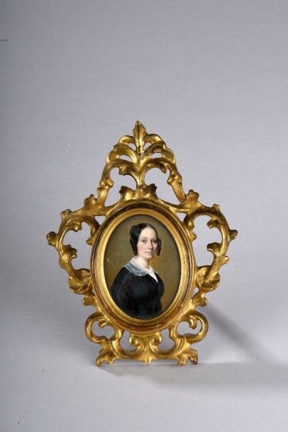 null Ecole française d'époque Napoléon III. / Portrait de femme à la robe noire de...