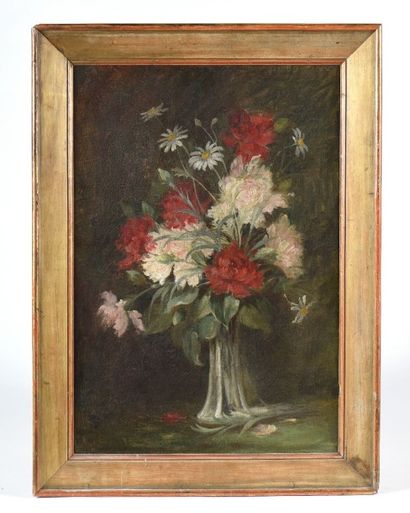 null Ecole moderne. Bouquet d'oeillets et marguerites (restauration). Haut. : 53...