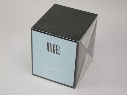 null Thierry Mugler "Angel", flacon étoile collection contenant 75 mL d'eau de p...