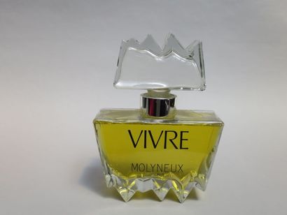 null MOLYNEUX. "Vivre" (1971). Flacon moderniste en verre incolore modèle de décoration...