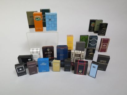 null Divers parfumeurs : lot de trente échantillons de parfums pleins avec leurs...