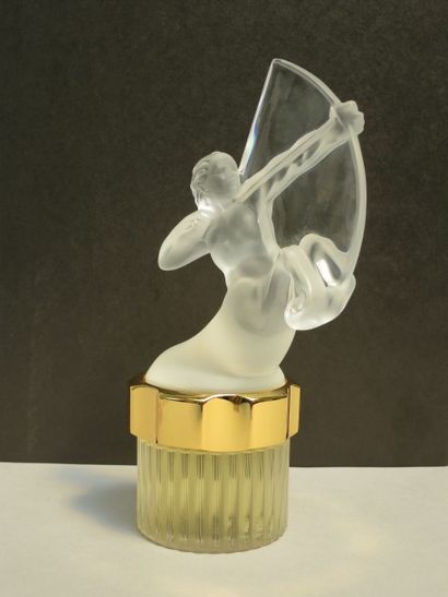 null Lalique parfums - Le faune - Flacon sagittaire" figurant un faune en cristal...