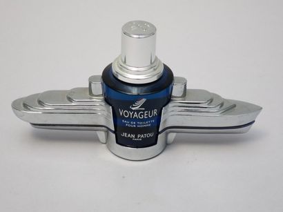 null Jean PATOU. Voyageur 1994. Flacon "paquebot" contenant 50 ml d'eau de toile...