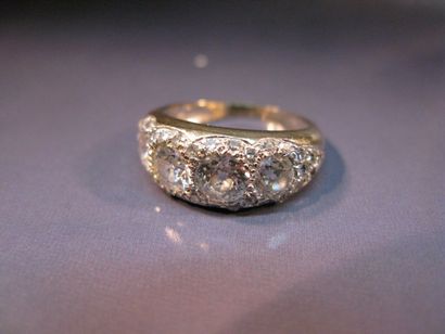 null Bague bandeau en or sertie de diamants taille ancienne en ligne soulignés de...