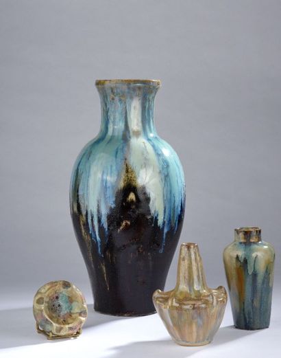 null Jean LANGLADE (1879 - 1928). Deux vases et un cendrier en grès émaillé de coulures....