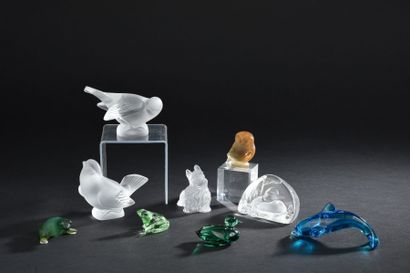null Ensemble de neuf figurines animalières et un presse-papiers en verre et cristal...
