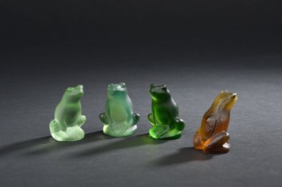 null LALIQUE France. Suite de quatre grenouilles en cristal de couleur moulé pressé....