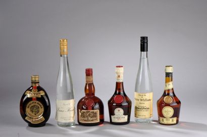 null 6 bouteilles SPIRITUEUX DIVERS (Bénédictine, Grand Marnier, Poire Williams,...