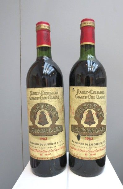 null 2 bouteilles Château ANGELUS, 1er Grand Cru St-Emilion 1983 (elt, 1 ela LB)