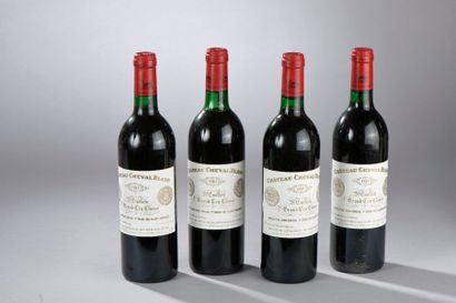 null 4 bouteilles Château CHEVAL BLANC, 1° grand cru St-Emilion 1983 (1TLB)
