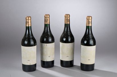 null 4 bouteilles Château HAUT-BRION, 1er cru Pessac-Léognan 1990 (étiquettes très...