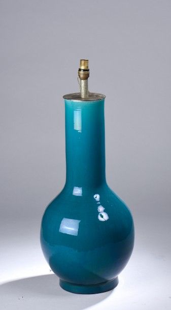 Important vase ovoïde à haut col en céramique...
