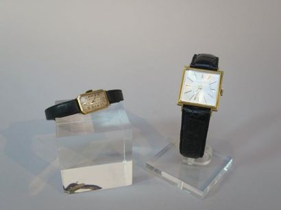 null * Deux montres bracelet à boitier en or jaune. L'une à cadran signé LIP l'autre...