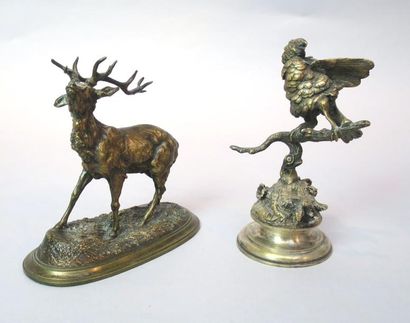 null D'après Ferdinand PAUTROT. (1832 - 1874). Oiseau branché et cerf. Deux bronzes,...