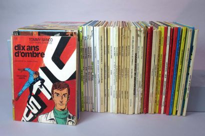 null Ensemble de soixante-deux albums de bandes dessinées dont des séries ASTERIX...