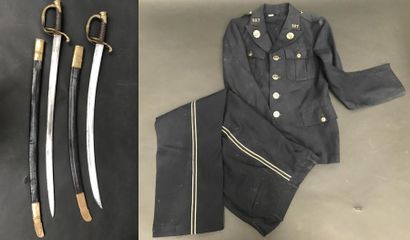 null Deux sabres et leurs fourreaux, France, XIXème siècle. On joint un uniforme...