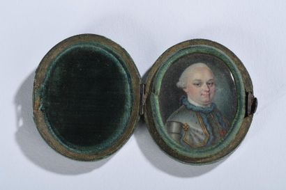 null Miniature ovale représentant un homme en cuirasse. / Époque Louis XV. / Haut....