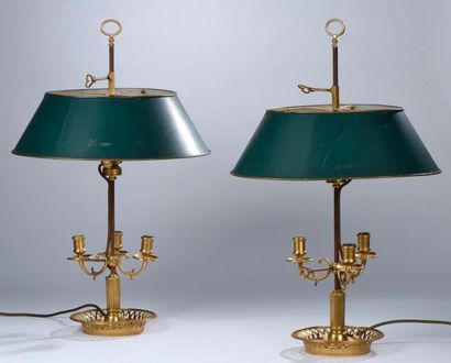 null Paire de lampes bouillotte en bronze doré à décor de cannelures et vannerie,...