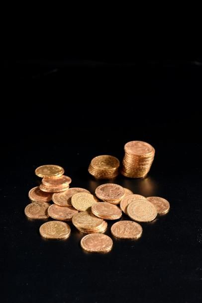 null Quarante-huit pièces en or jaune de vingt francs.