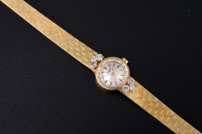 LONGINES Montre bracelet de dame en or jaune 750 millièmes, le cadran rond à fond...