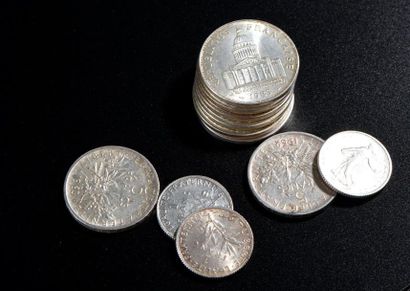 Onze pièces en argent: six de cent francs,...
