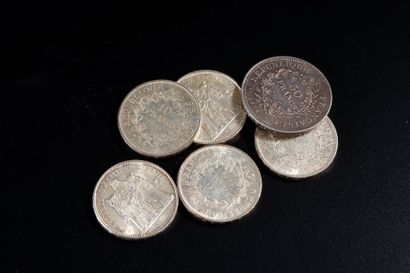 null Six pièces en argent: cinq de dix francs et une de cinquante francs.