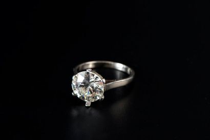 null Bague en or gris 750 millièmes et platine 850 millièmes, ornée d'un diamant...